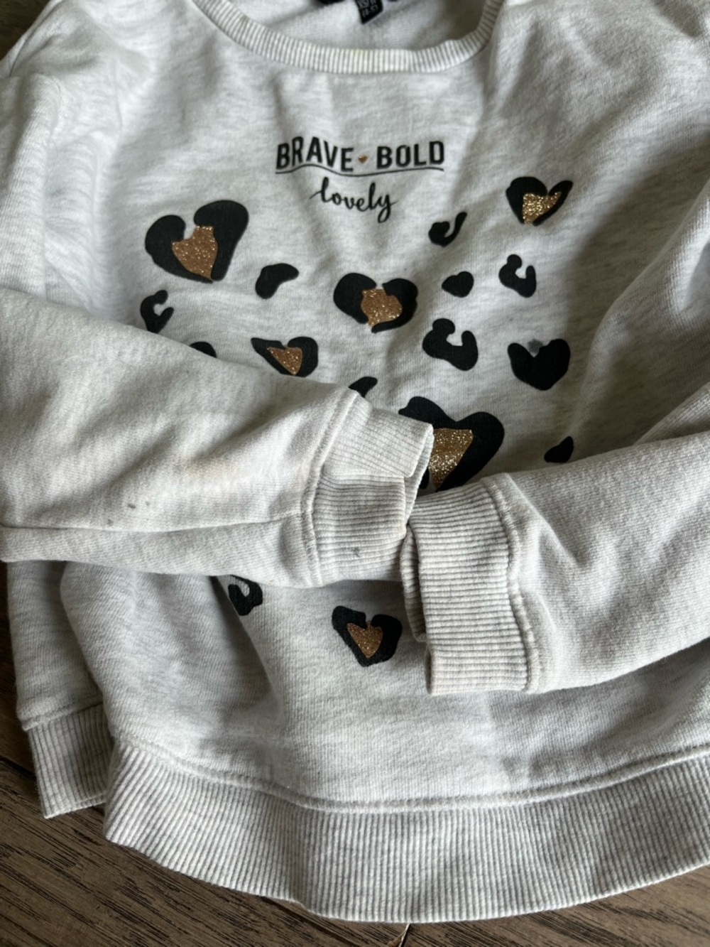 🥳FREE with purchase🥳 Kids Gray Heart-Print Sweatshirt size XS 4-5 - Picture 3 of 3
